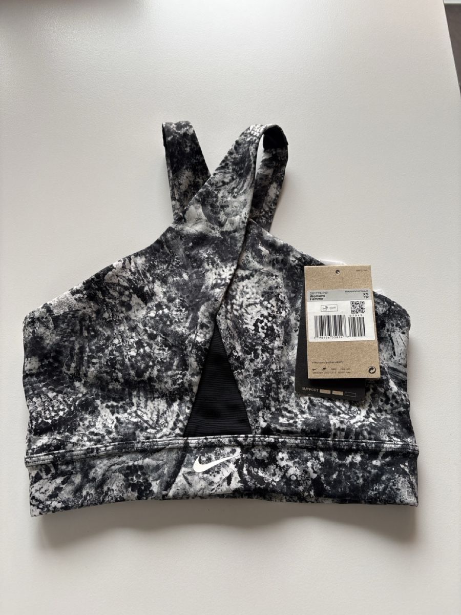 Nike Top: Top sport Nike – Nuovo e nell'imballaggio originale da Riddes venduto da nati48