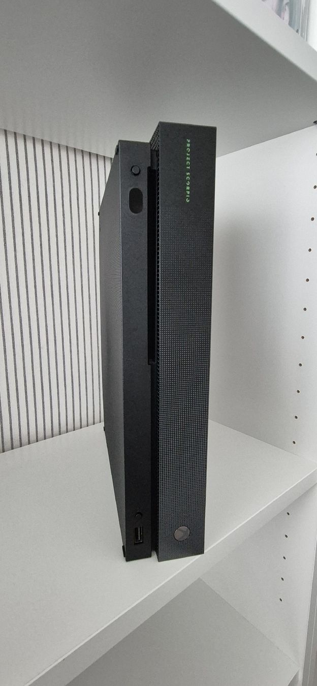 Microsoft Konsolen: Xbox One X Project Scorpio Edition – Gebraucht aus Schwerzenbach von Jamacy