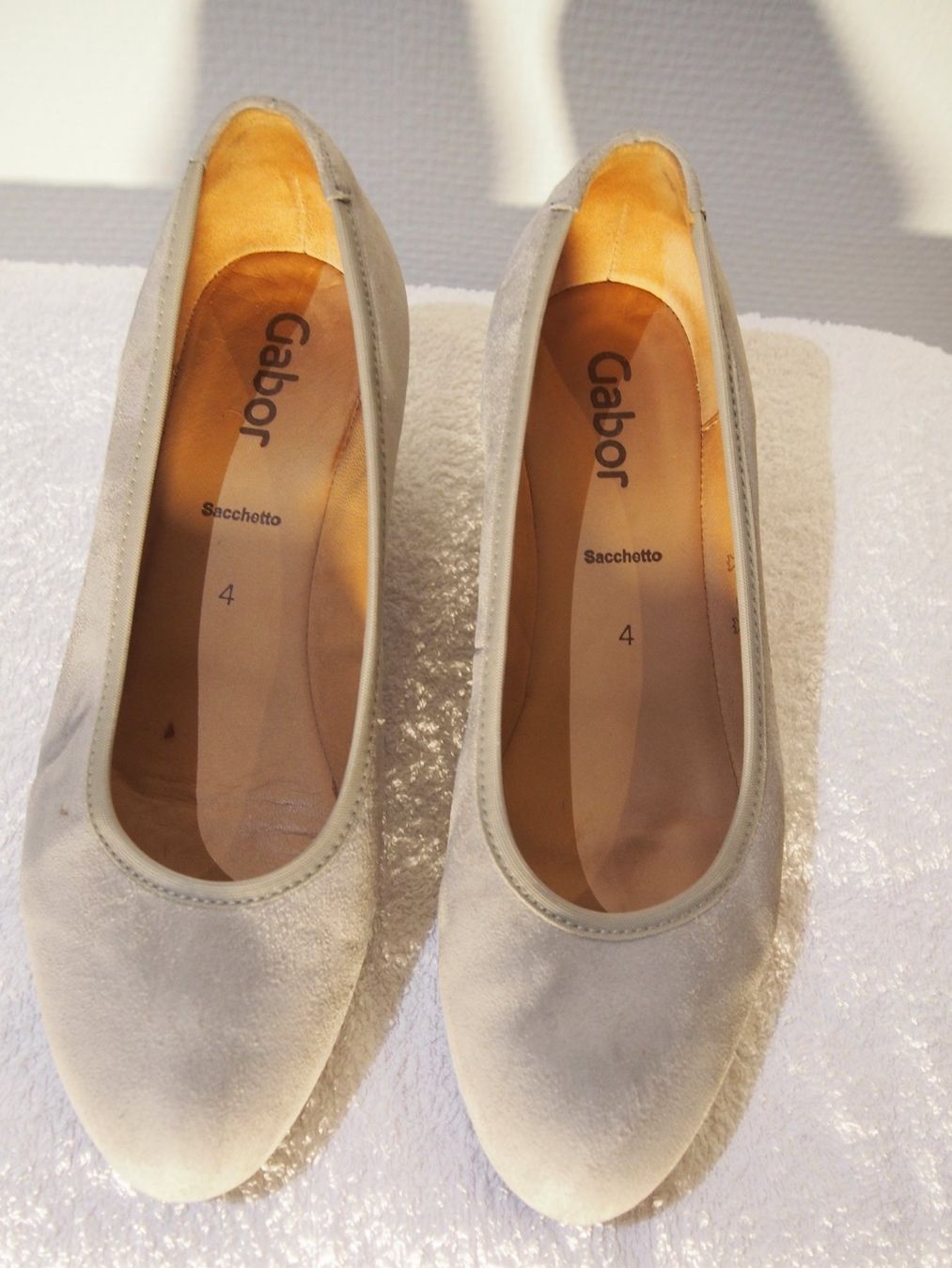Gabor Scarpe da donna: Bequeme Pumps in Wildleder Farbe Sand – Usato da Stäfa venduto da meridianum 2