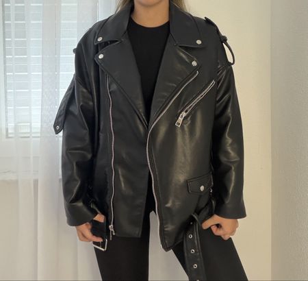 Schwarze Bikerjacke von ZARA