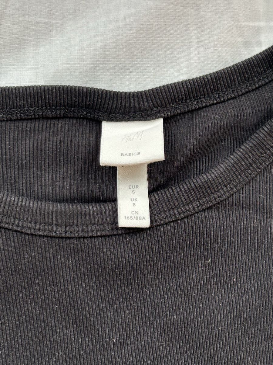 H&M T-shirt: Schlichtes, schwarzes T-Shirt von H&M Basic, Grösse S. – Usato da Luzern venduto da mor_97g7 1