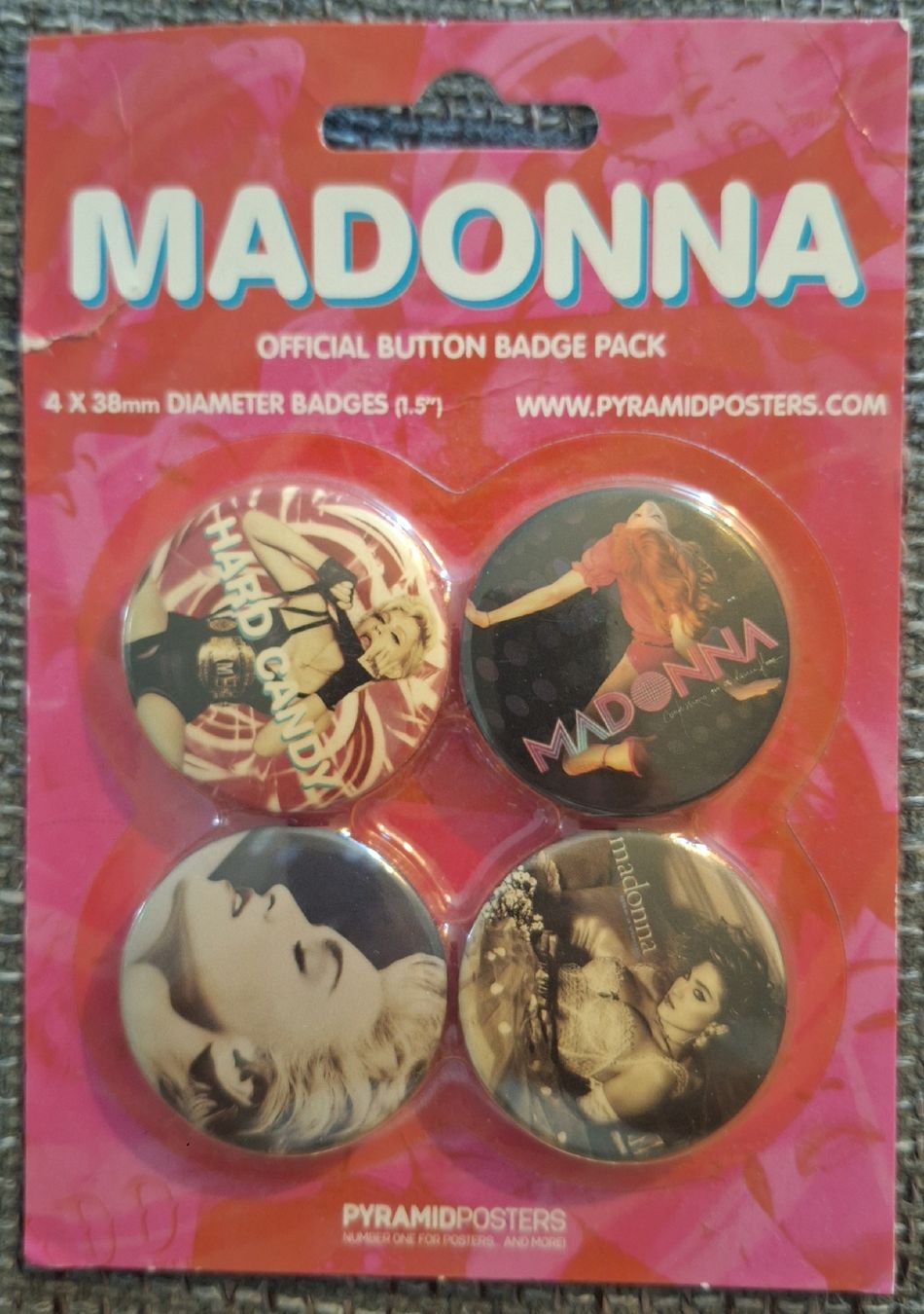 Plaquettes & Badges: Madonna Official Button Badge Pack – Neuf avec emballage d'origine à Luzern par thomarco