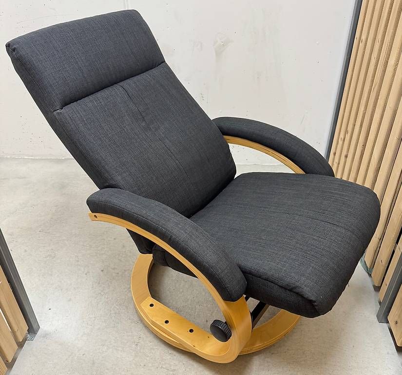 Sessel: Relaxsessel mit Hocker – Gebraucht aus Adlikon b.Regensdf von orientXpress