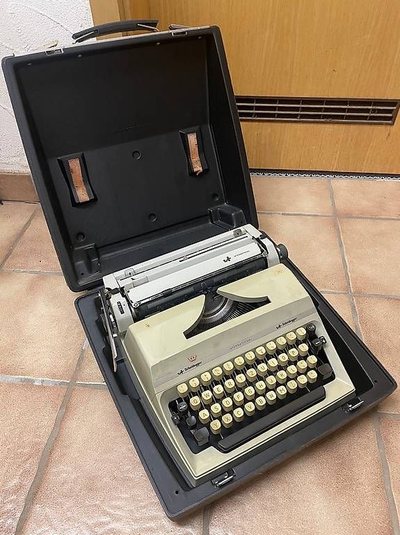 Macchine da scrivere: Schreibmaschine – Usato da Basel venduto da comet04