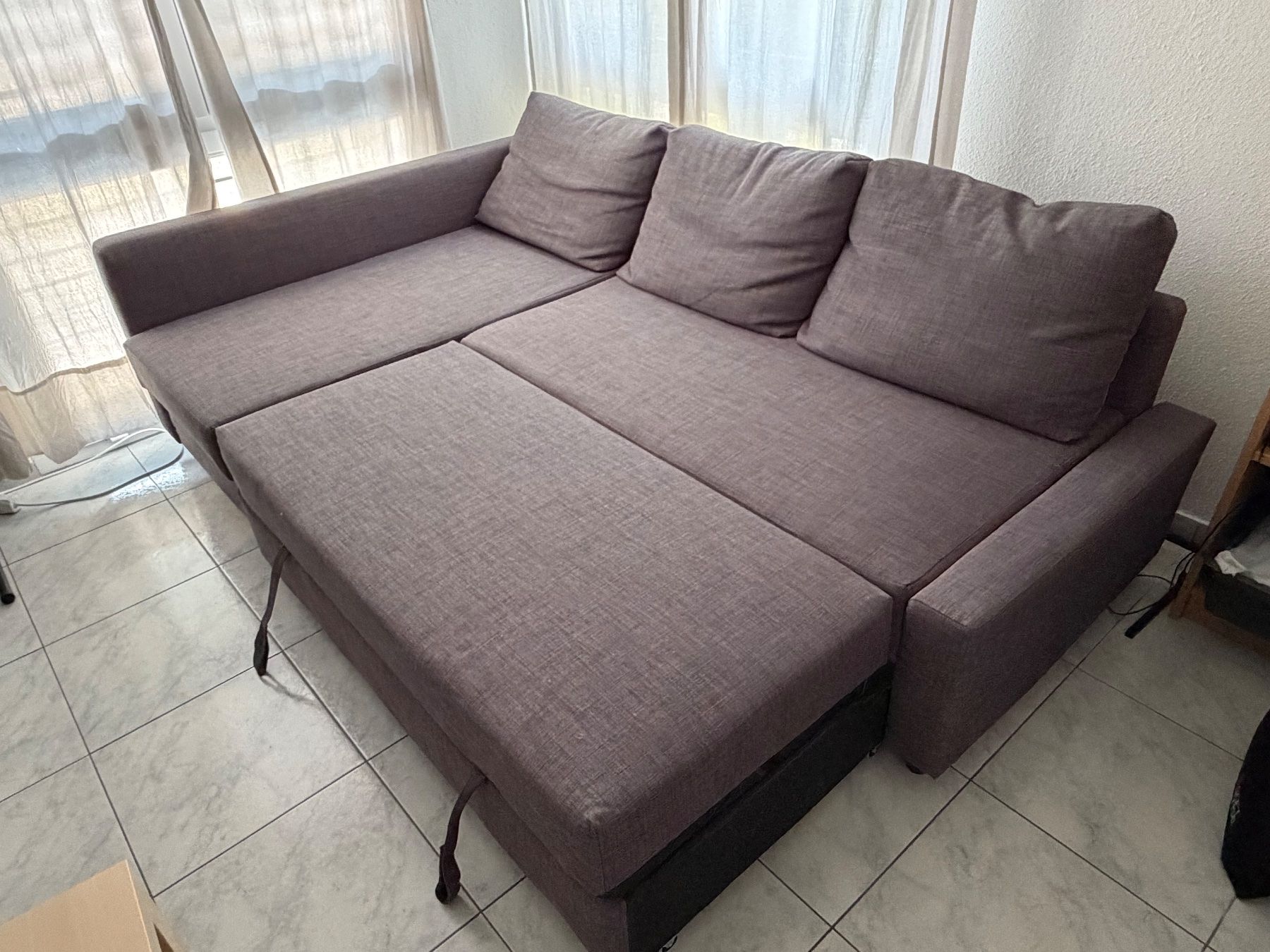 Ikea Divani: FRIHETEN Eckbettsofa mit Bettkasten, dunkelgrau – Usato da Dottikon venduto da gabiga 1