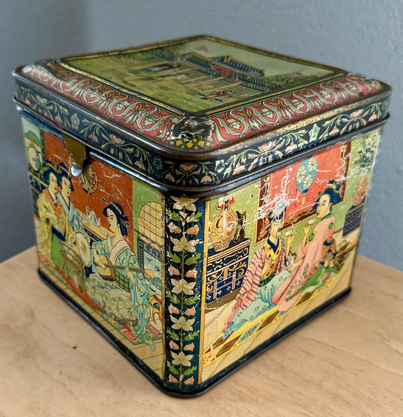 Dosen: Antike Blechdose Teedose chinesische Motive – Gebraucht aus Rothrist von Luckywinner