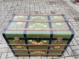 Alte Truhe, Vintage Koffer mit Blumenmuster, Shabby Chic