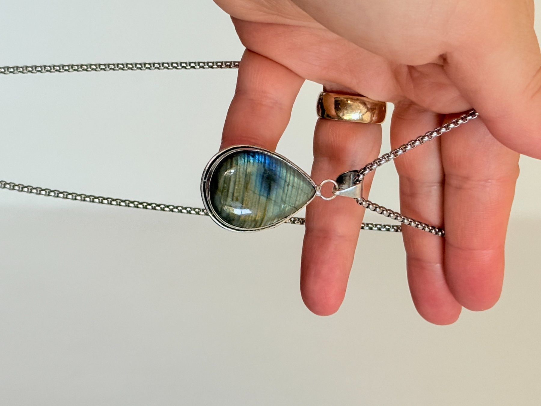 Catenine: Pendentif Labradorite forme goutte neuf – Nuovo e nell'imballaggio originale da Genève venduto da AWWA 7