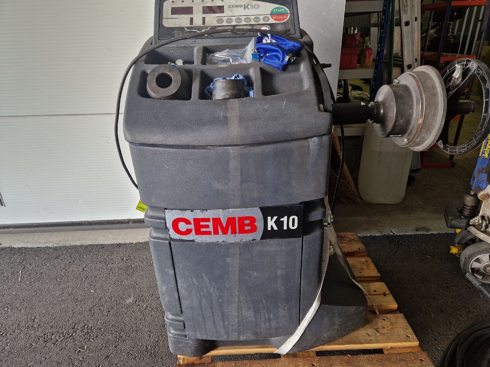 Tutte le macchine: Auswuchtmaschine CEMB K10 – Usato da Bellach venduto da Freddie3