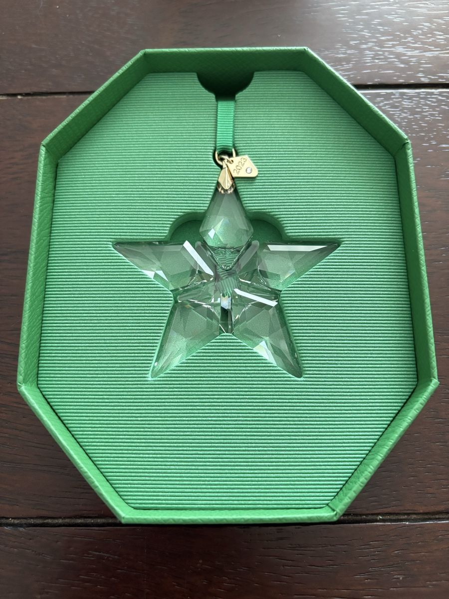 Swarovski Tutte le decorazioni: Swarovski Stern Ornament 2023 Gross – Nuovo e nell'imballaggio originale da Wil SG venduto da Sissi..79.. 2
