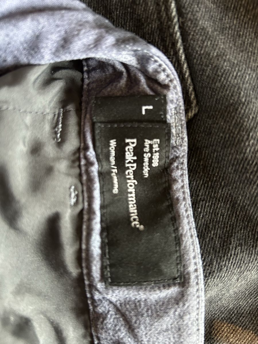 Peak Performance Pantalons: Shorts Peak Performance Grösse L Damen – D'occasion à St. Gallen par sus_br5y 2