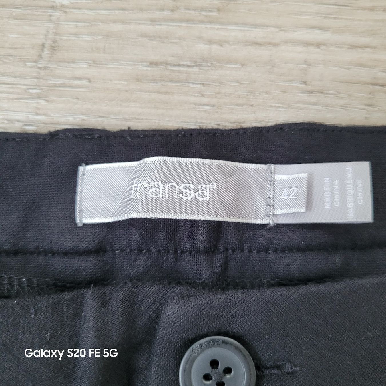 Pantaloni: schwarze Stoffhose 42 – Usato da Niederbuchsiten venduto da klengyel 2