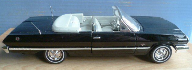 Chevrolet Modellini d'auto: Chevrolet Impala 1963  20cm lang – Usato da Effretikon venduto da Heimstudio 3