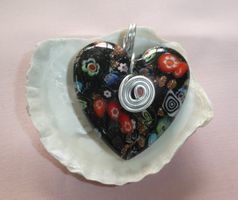 Pendentif cœur fleuri en verre , neuf