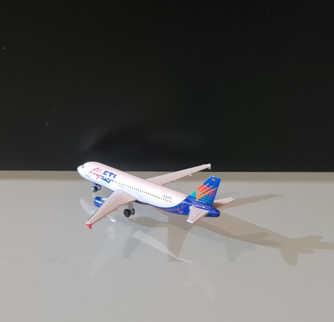 Herpa Kit di modellismo & Modellini statici: Herpa Fly FTI 1:500 – Usato da Uetendorf venduto da myhome12 1