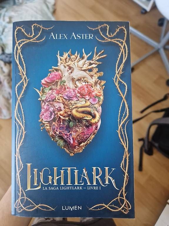 Libri: Lightlark Tome 1 Alex Aster – Usato da Palézieux-Village venduto da oce_yc95
