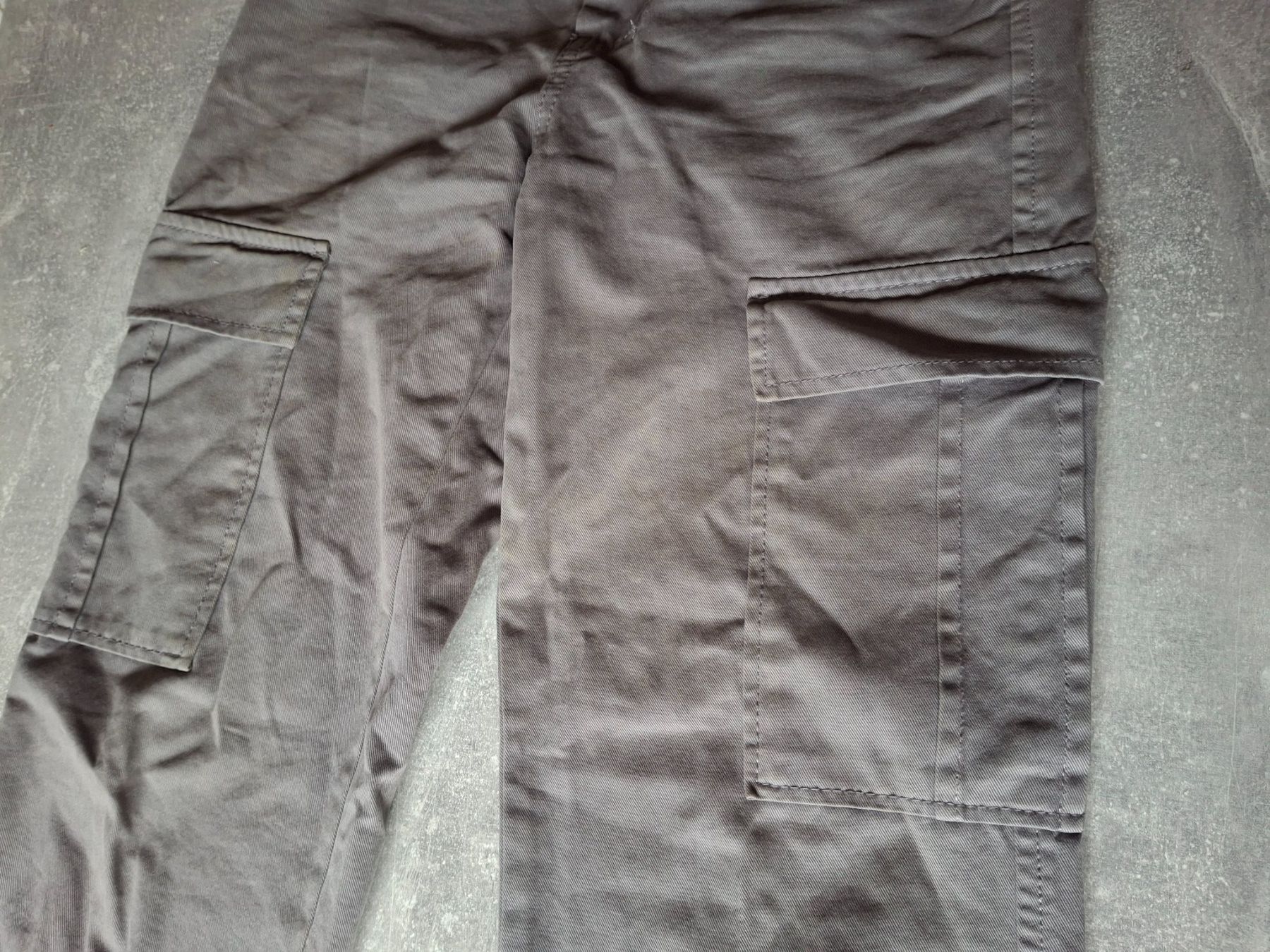 Pantaloni: Pantalon gris taille 34 marque STR 100% coton – Usato da Villiers venduto da san_jn5w