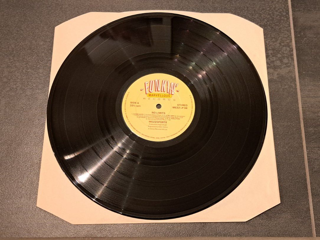 Dischi in vinile: Mezzoforte - No Limits LP VG+/VG+ – Usato da Günsberg venduto da Fleder4 2
