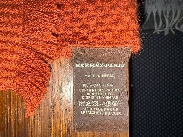 Foulard & Sciarpe: ECHARPE HERMES EN CASHEMIRE – Nuovo e nell'imballaggio originale da Chavannes-de-Bogis venduto da sth_yzd6 2