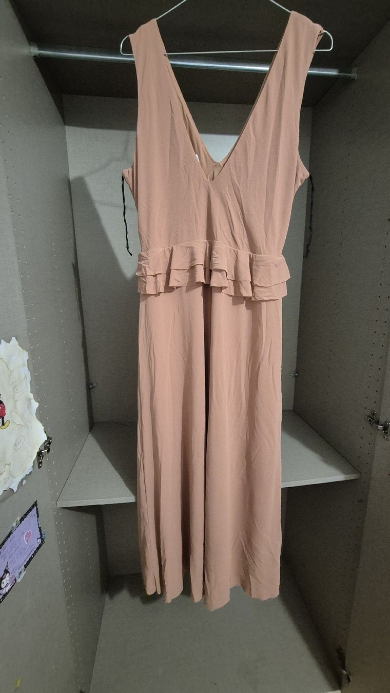 H&M Vestiti: V-Line Dress ruffled waist – Nuovo (secondo la descrizione) da Russikon venduto da pok_t7nq 1