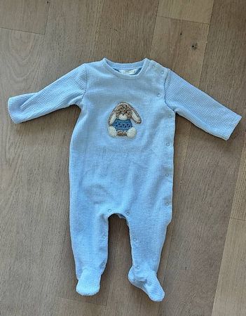 Mayoral Strampler Samt - hellblau mit Hase - Gr 2-4 Monate