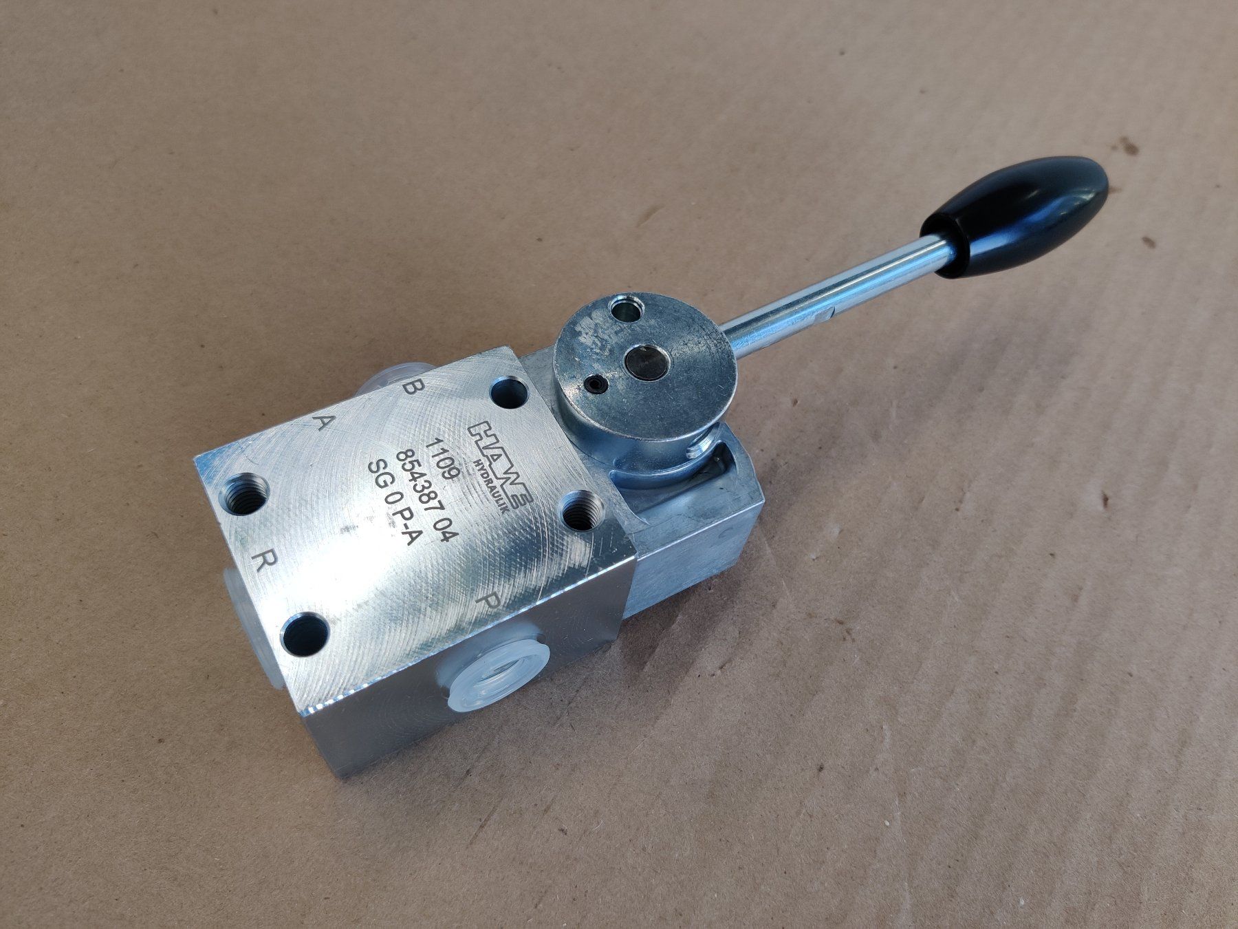 Tutte le macchine: Hawe Wegeschieber mit Handhebel 04 – Nuovo e nell'imballaggio originale da Fischbach-Göslikon venduto da Elektromech_Verkauf