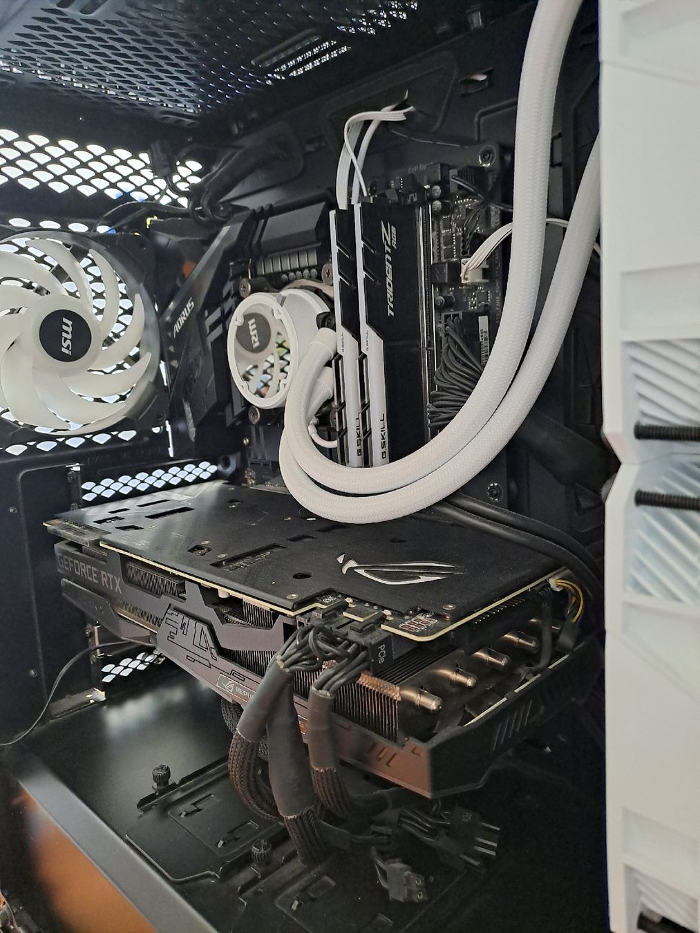 PC: pc gaming à vendre en l'état – Usato da Thônex venduto da cas_w7x2 4