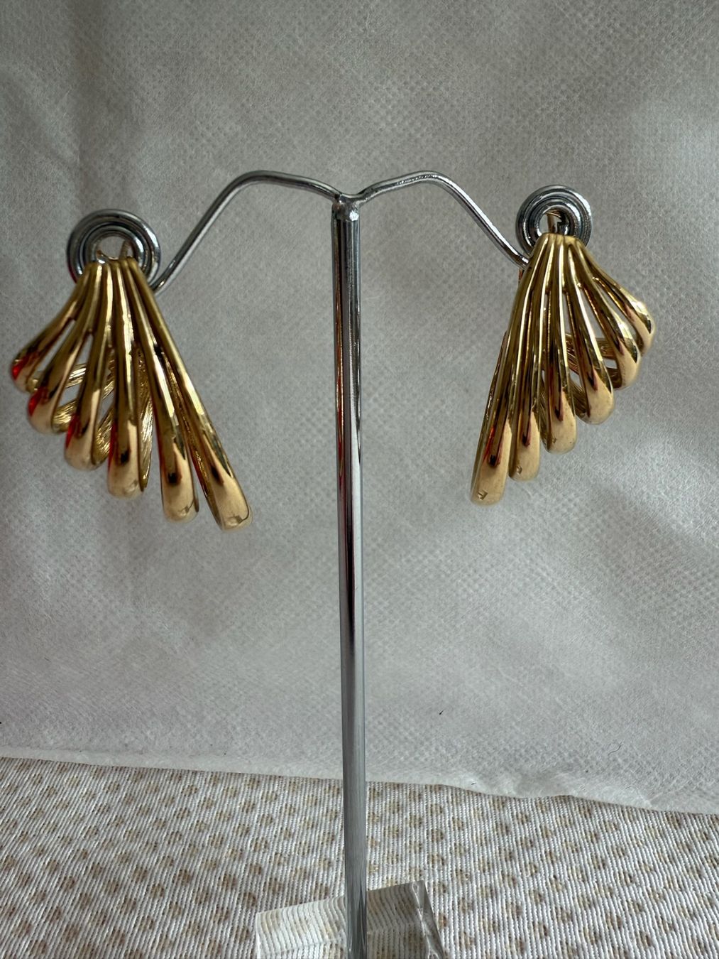 Ohrringe & -stecker: Boucles d'oreille - dorée – Gebraucht aus Sion von accroshoes