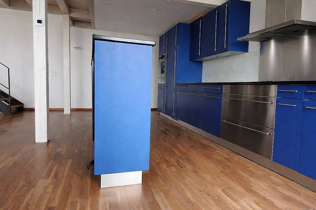 Cucine complete: Designküche mit Natursteinabdeckung, Edelstahl, MDF Fronten – Usato da Lommiswil venduto da Buechfink 1