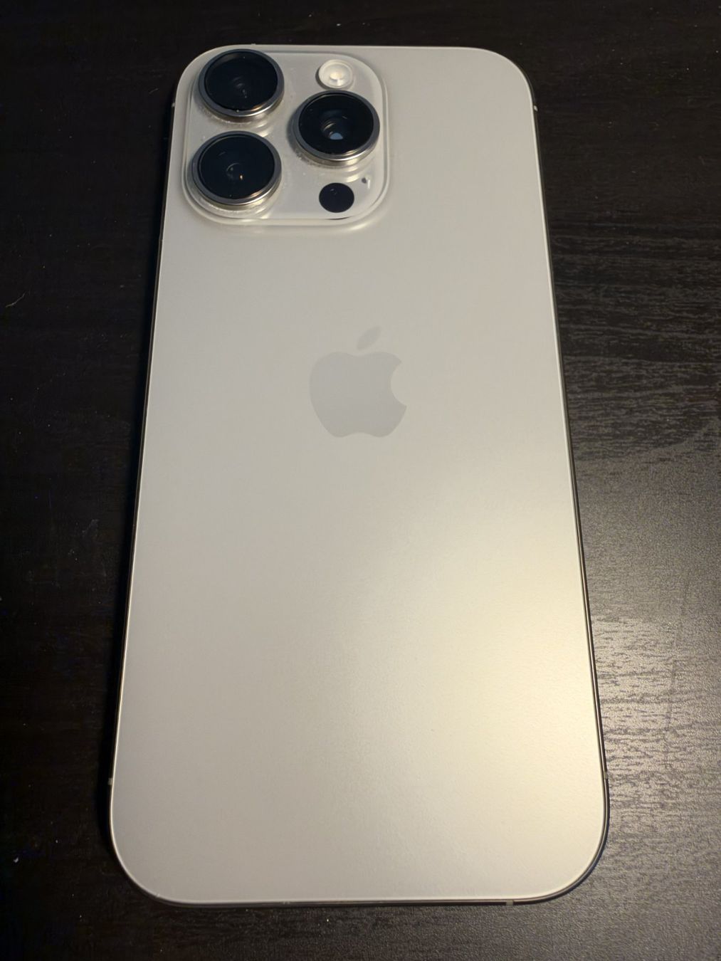 Apple Telefoni cellulari / Smartphones: iPhone 16 Pro 256GB Silver – Usato da Zürich venduto da PavloR 1