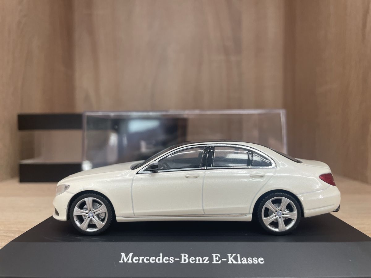 Mercedes-Benz Modellini d'auto: Mercedes E-Klasse – Nuovo e nell'imballaggio originale da Paradiso venduto da jovica1987