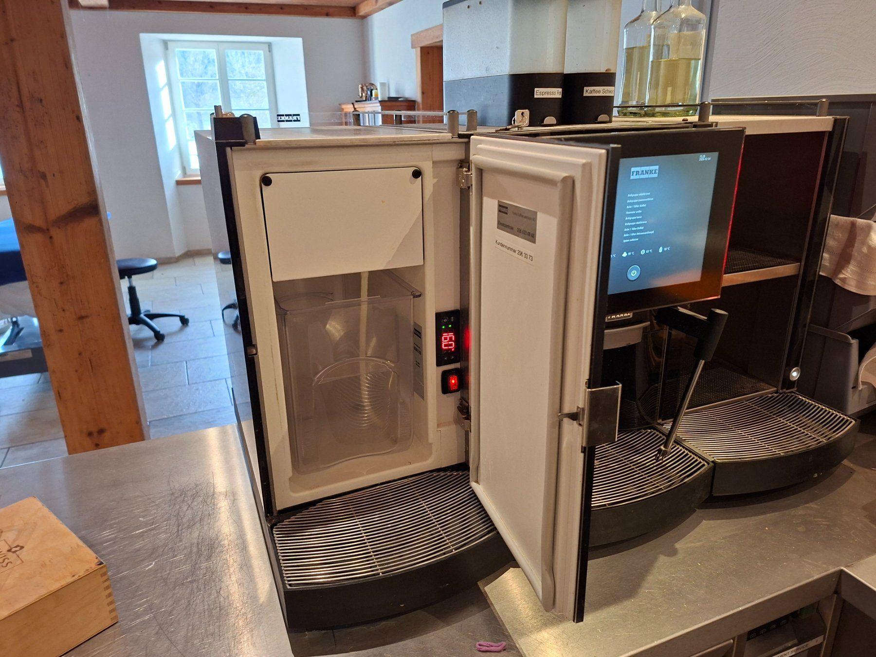 Franke Macchine per caffè & Macchine per espresso: Franke Profi Kaffeemaschine Hotel Gastgewerbe Restaurant – Usato da Bottmingen venduto da mao12 3