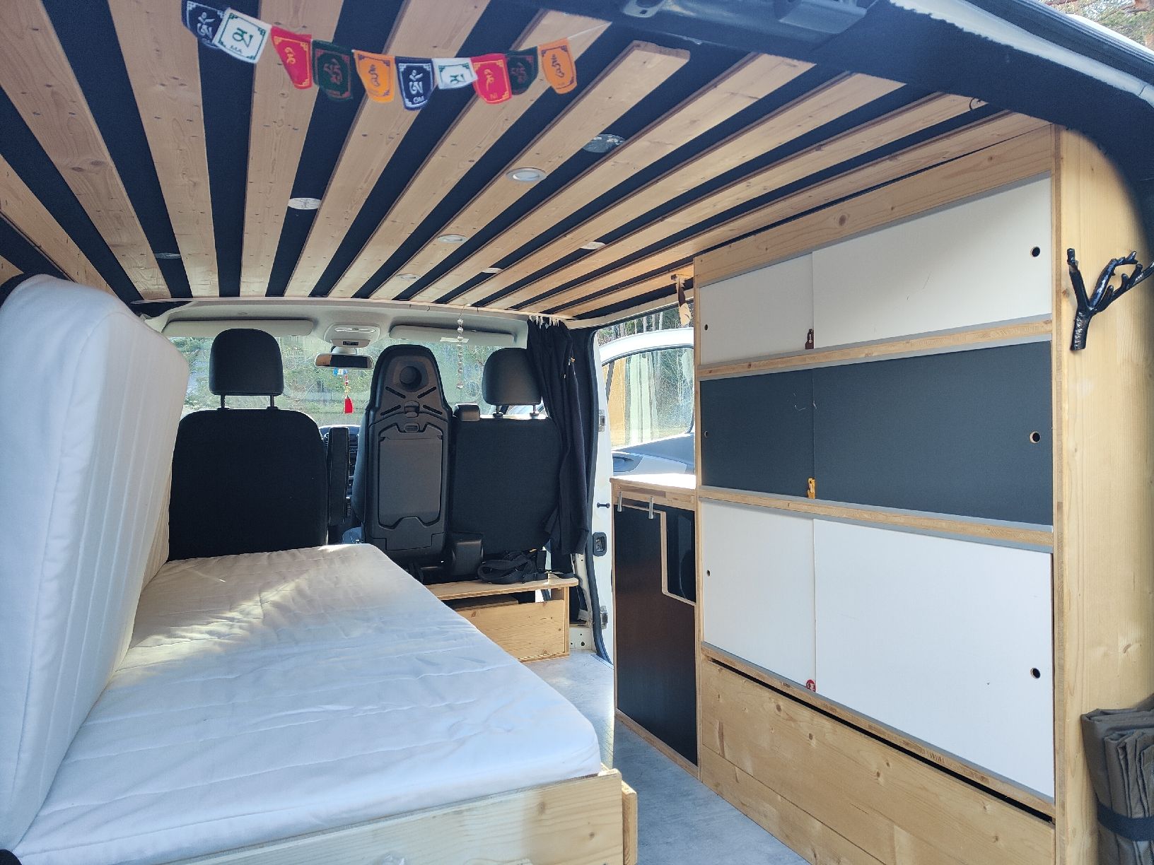 Renault Camping Fahrzeuge: Renault Trafic Camper Van (MFK April 26) – Gebraucht aus Speicher von lucenera 8