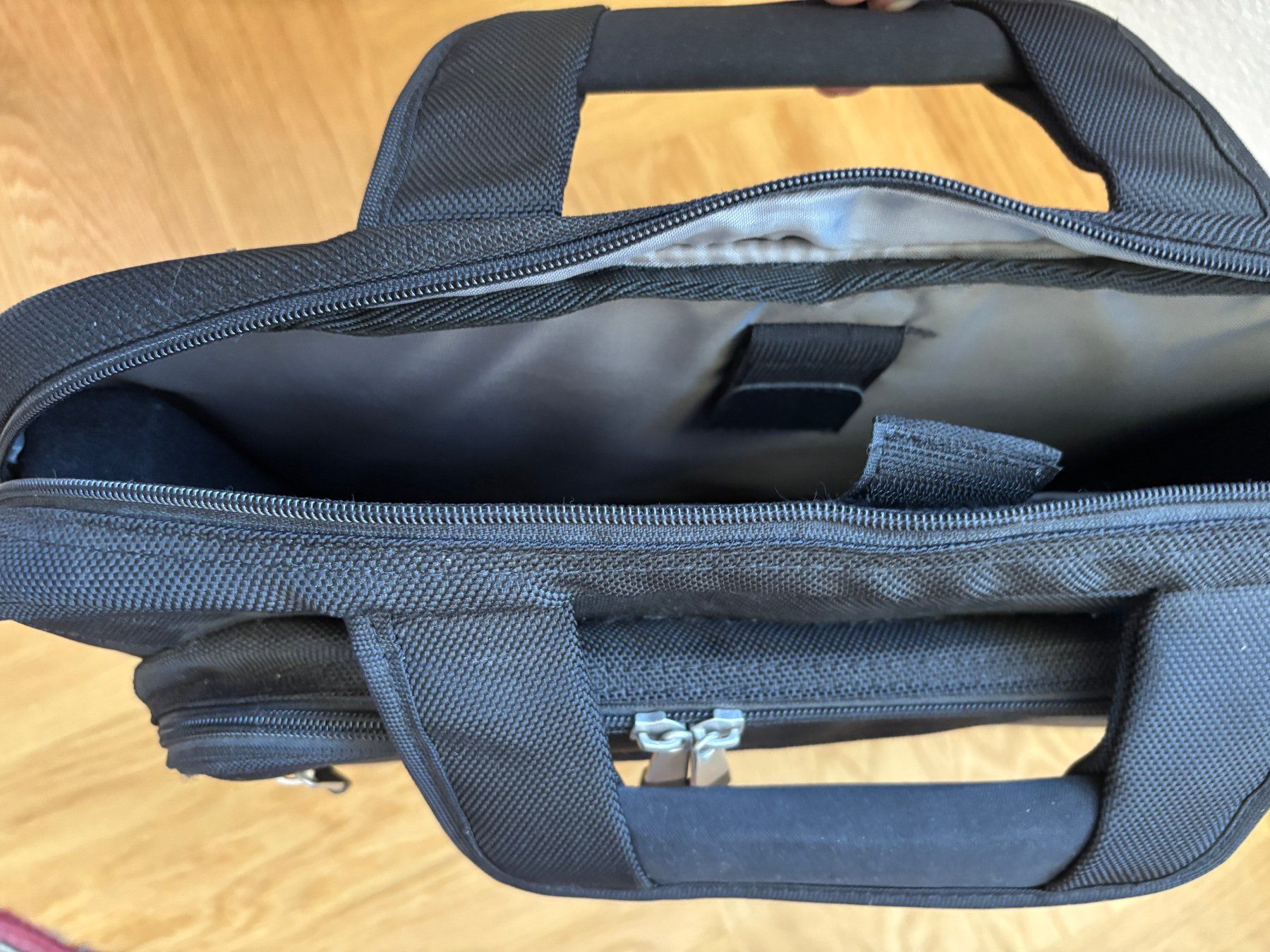 Dell Notebook: Schwarze Notebook-Tasche  von Dell neu – Nuovo e nell'imballaggio originale da Birmensdorf ZH venduto da Jpiano 2