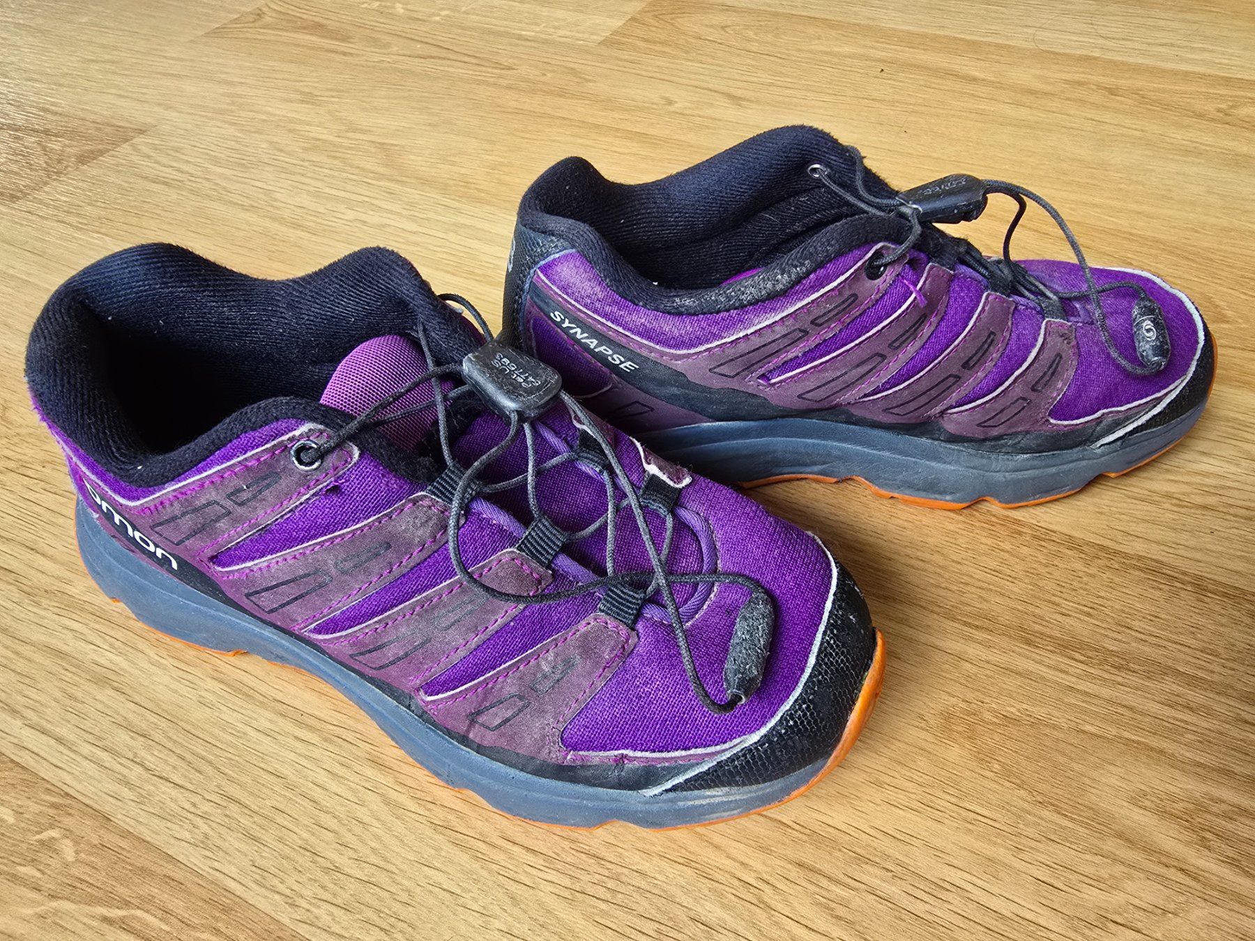 Salomon Chaussures filles: Trekkingschuhe Salomon Gr. 33 – D'occasion à Büttikon AG par Amineah