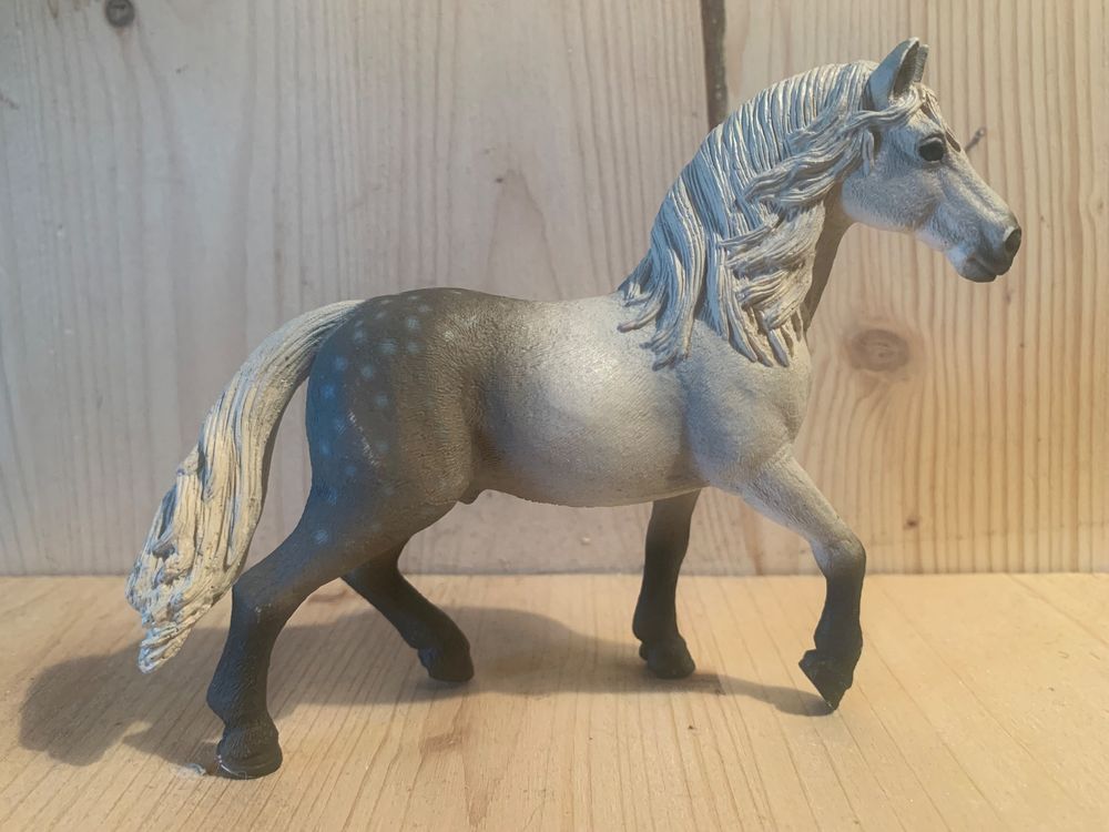 Schleich Spielzeuge: Schleich Pferd – Gebraucht aus Vinelz von Ricardo-Jo
