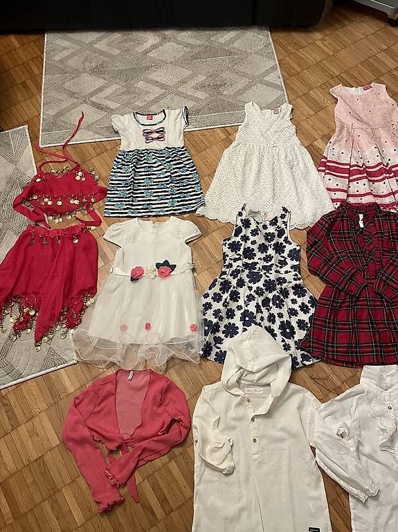 Lotti & Set di vestiti: Kleiderpacket 110/116 – Usato da Niederhasli venduto da sev_d7hq 1