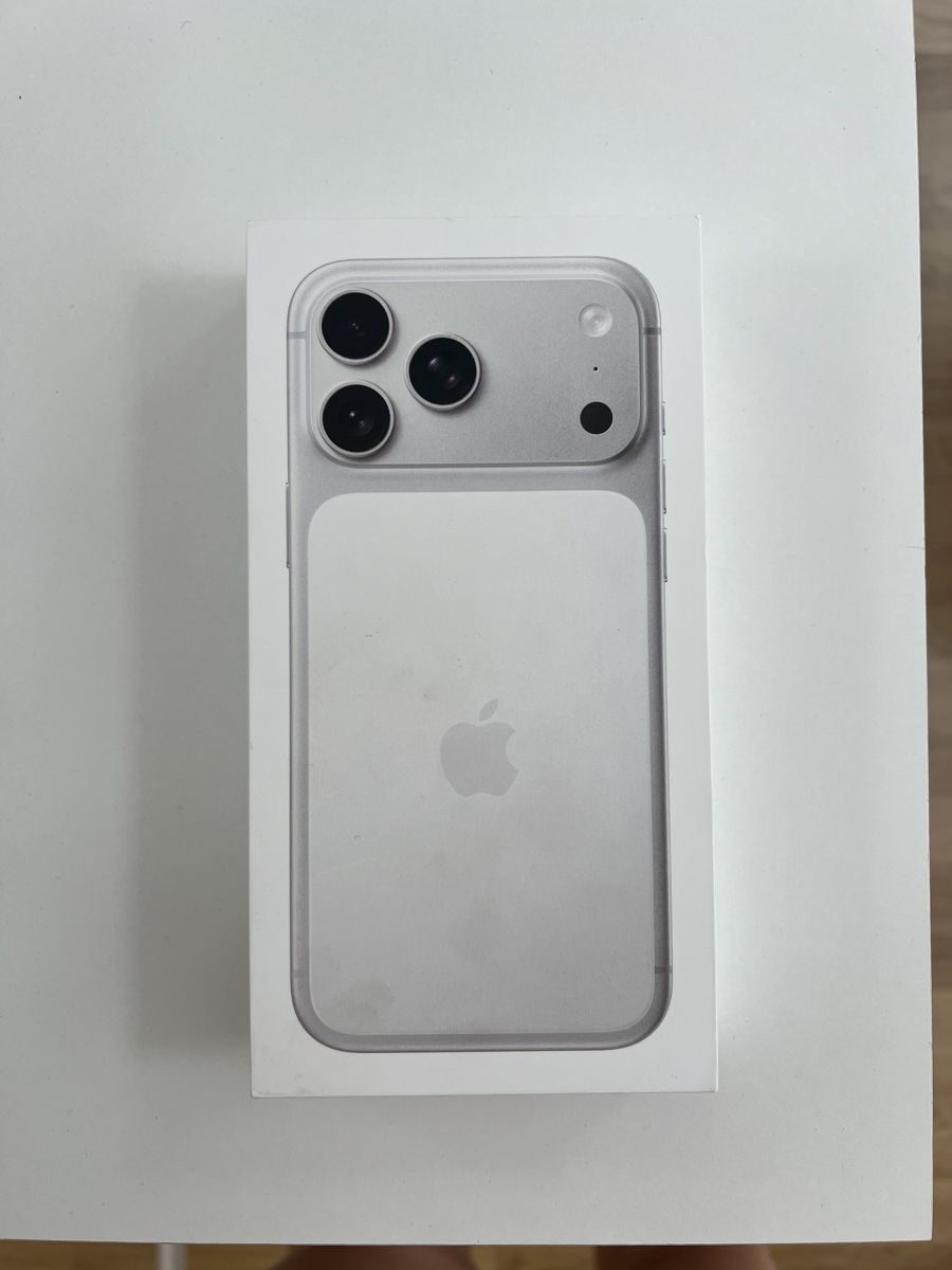 Apple Telefoni cellulari / Smartphones: iPhone 17 Pro Max Silber 256 GB NEU ORIGINAL VERPACKT – Nuovo e nell'imballaggio originale da Uzwil venduto da dja_62m6
