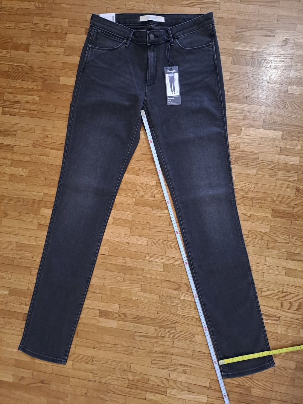 Jeans: Wrangler Evalyn Slim W31 L34 – Neu und originalverpackt aus Meyrin von dijin 1