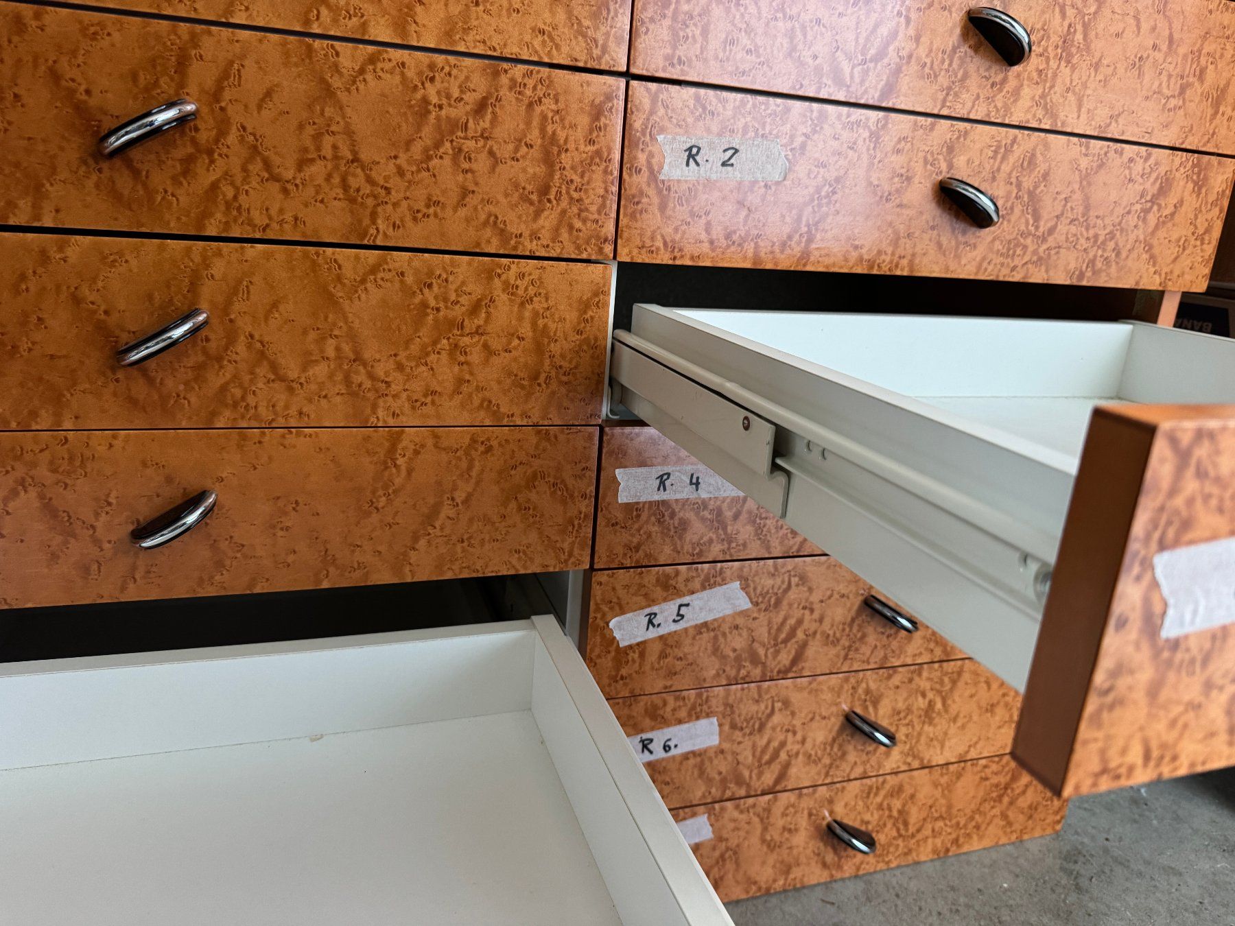 Schränke: Schmuck Bijouterie Möbel – Gebraucht aus Schönenwerd von Comtoise 5