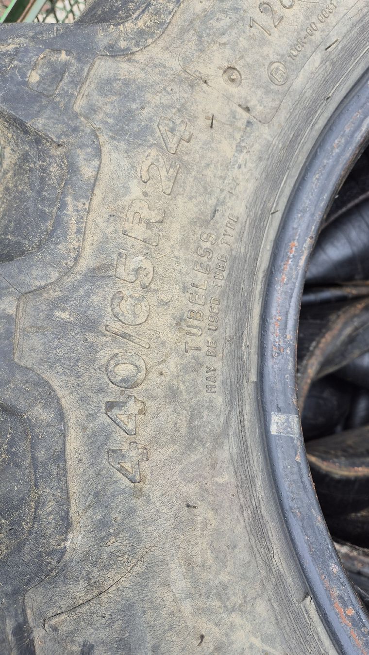 Trattori: Reifen Traktor 440/65R24 – Usato da Schneisingen venduto da hansschweri 2