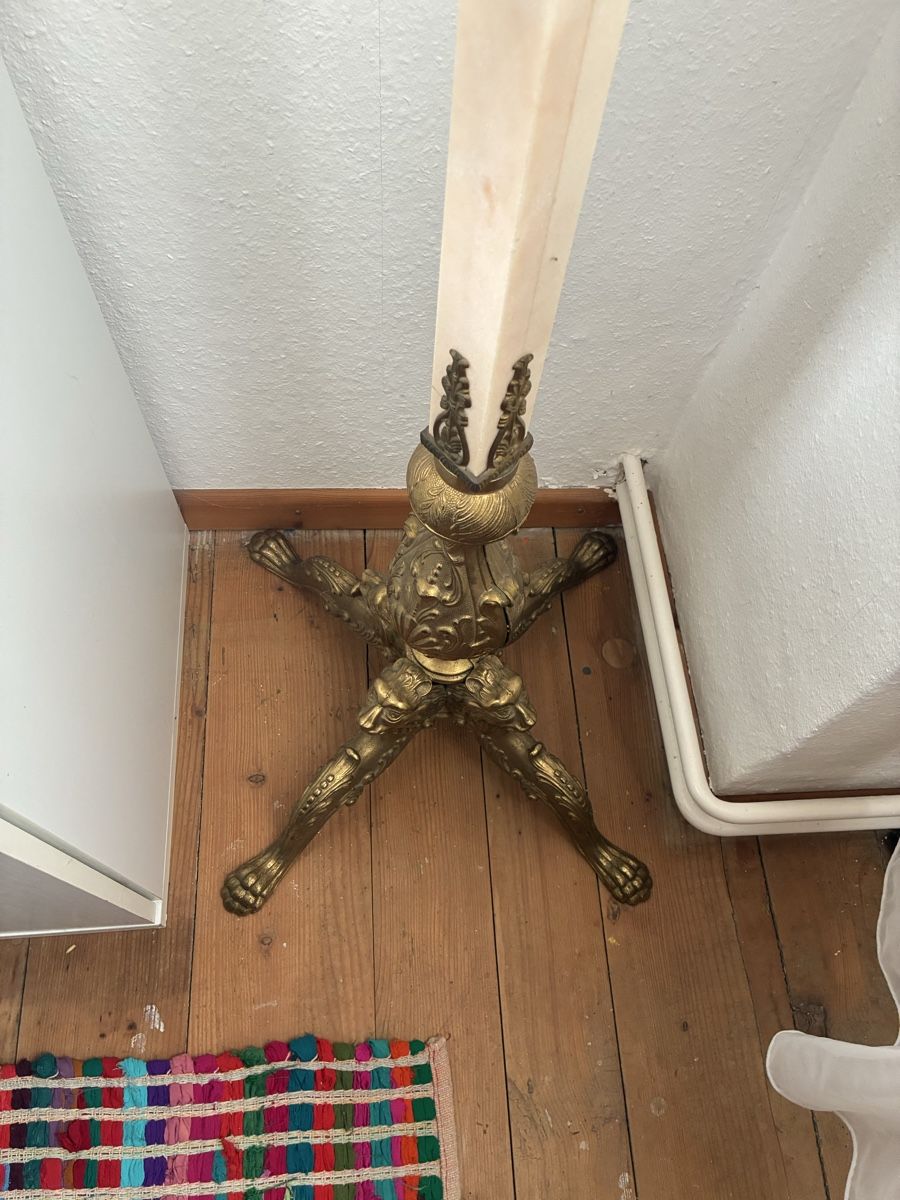 Guardaroba: Antike Garderobe / Kleiderständer aus Marmor und Messing – Usato da Kleinlützel venduto da Clearbam 5