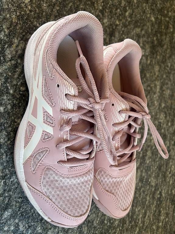 Chaussures femmes: Asics Turnschuhe 39 – D'occasion à Saas Fee par michaberchtold