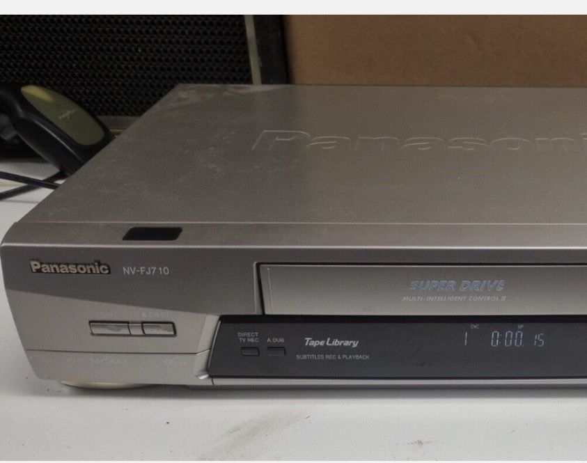 Panasonic Registratori: Panasonic NV FJ 710 Videorecorder mit FB – Usato da Trimbach venduto da SABO-61 3