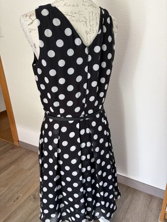 Robe à pois noir et blanc - état neuf - Taille 40