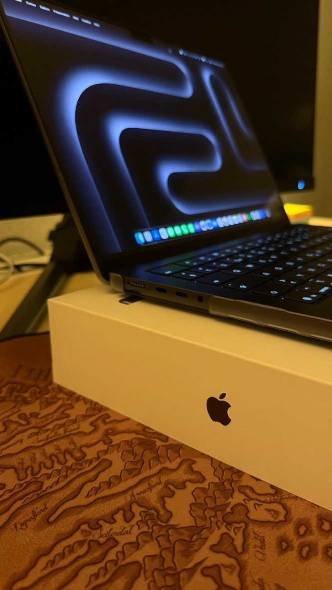 Apple Portables: Apple MacBook PRO M5 – D'occasion à Dombresson par DazLem23 1
