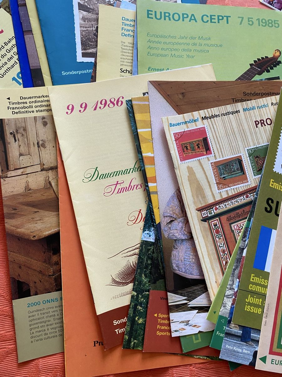 Revues & Magazines: Briefmarken-Hefte/ Zeitungen etc. 1974-1990 – D'occasion à Utzigen par Lasagne99 2