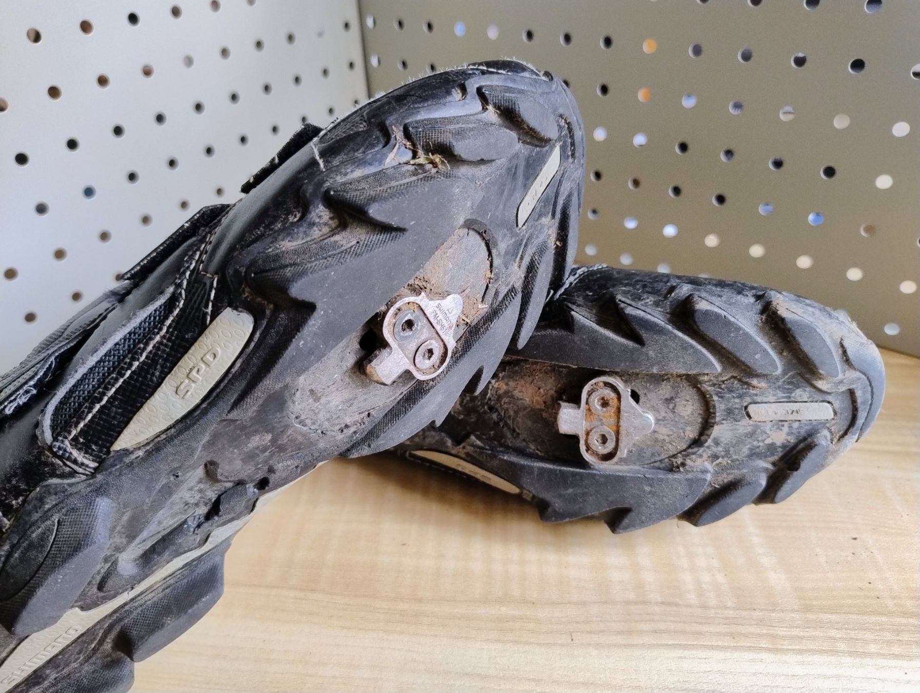 Herrenschuhe: Shimano MTB Schuhe M122 inkl. SPD Cleats – Gebraucht aus Beckenried von SCHEMA79 3