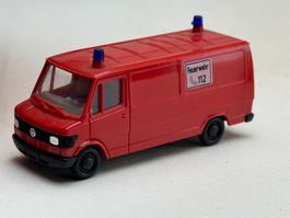 EB- Herpa Mercedes Feuerwehr Kastenwagen