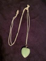 collier en argent avec pendentif en jade.